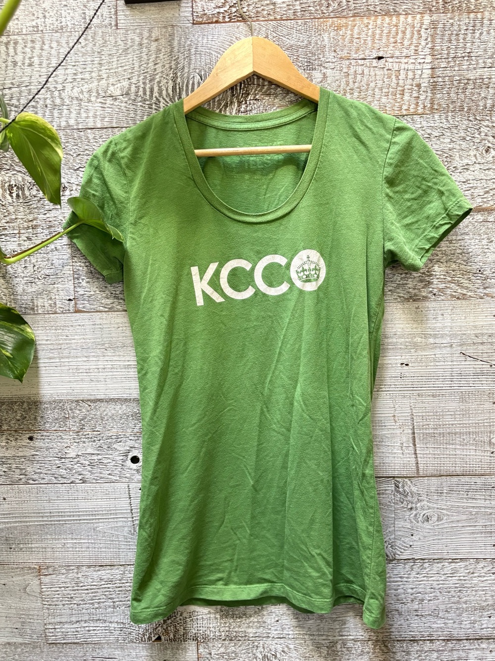 3/$30 | The Chive | KCCO Logo Short-Sleeved Tee - Women's L, Green